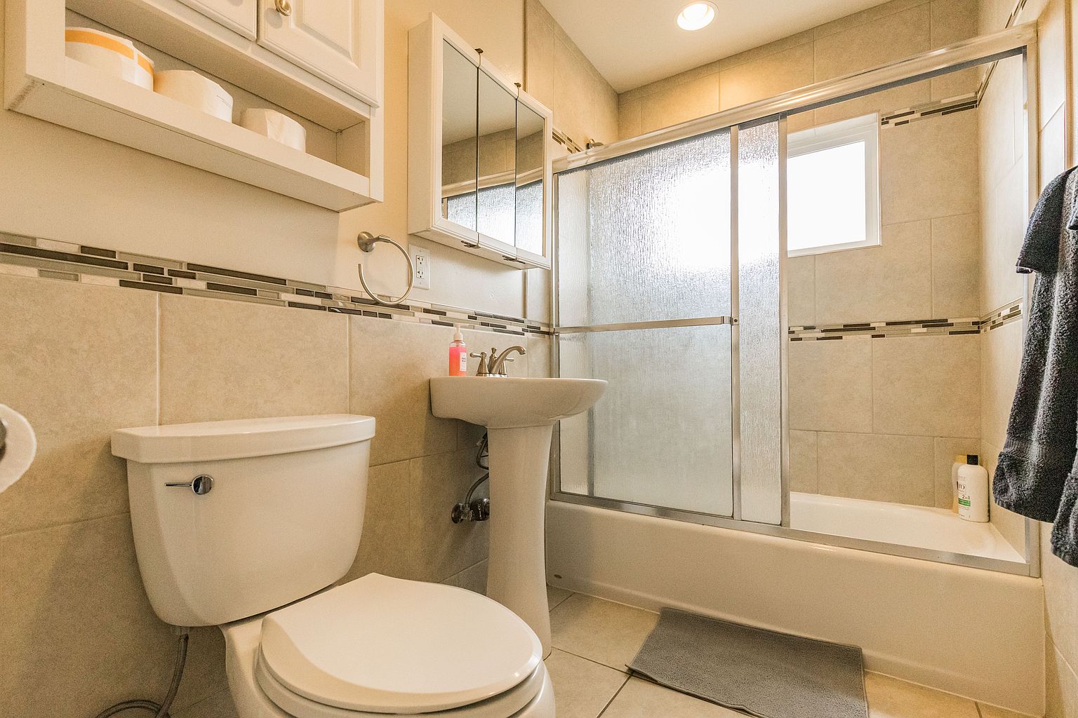 4124 Gamma Street bathroom