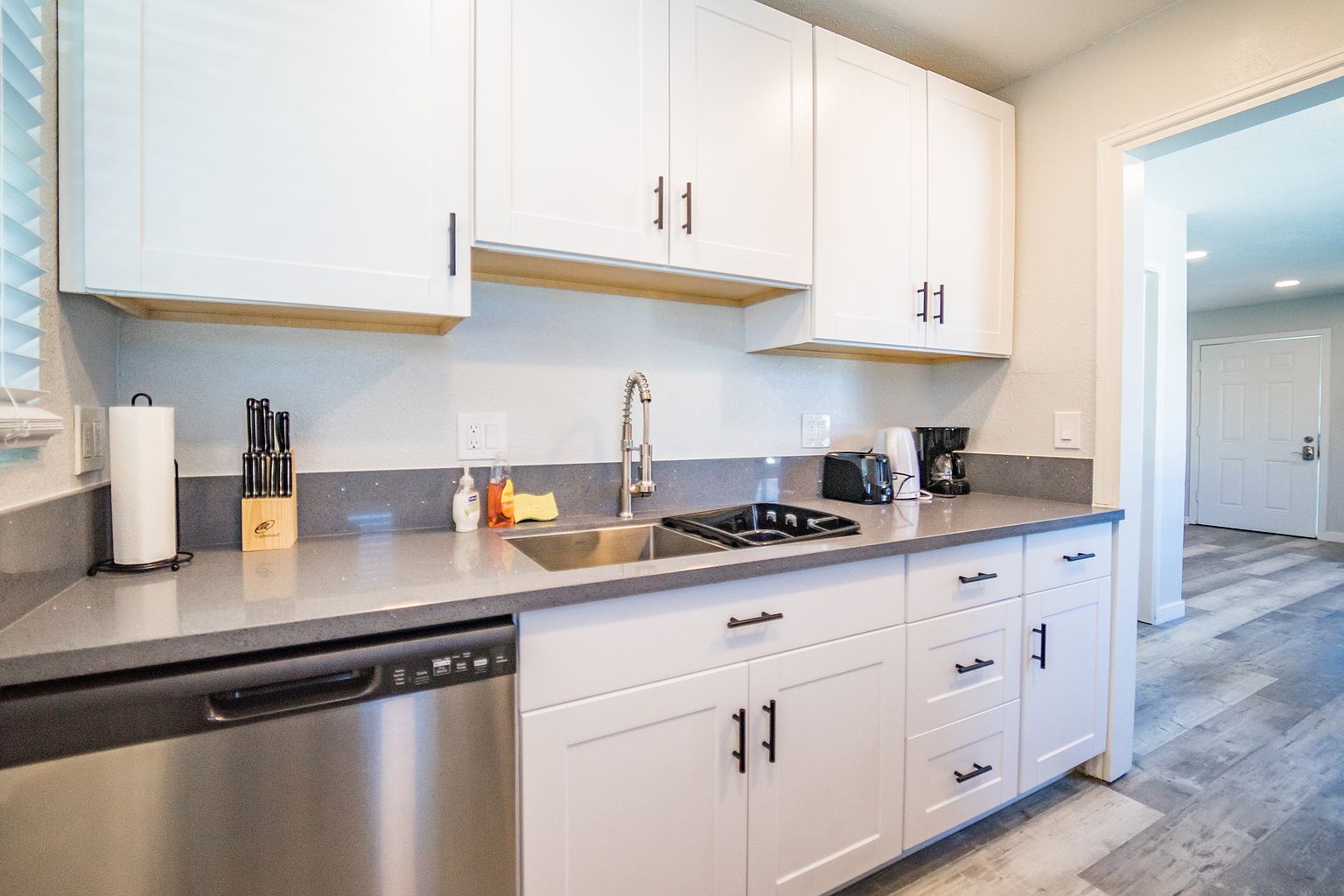 4235 Swift Ave kitchen