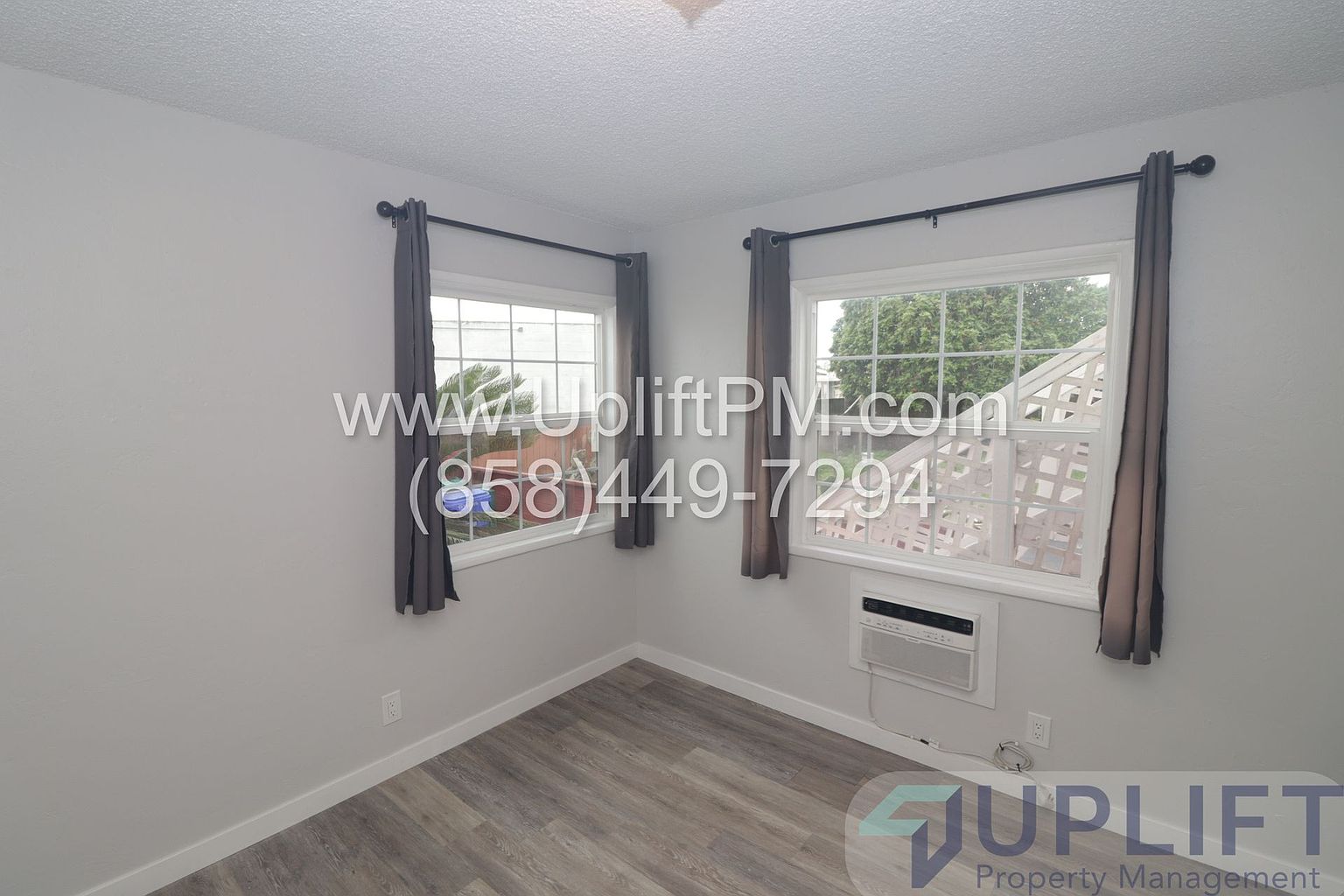 4827 Castle Avenue interior